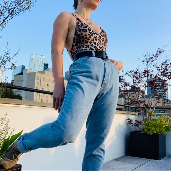 JORDACHE Vintage 80s Light Wash High Tapered Blue Jeans - Picture 7 of 17